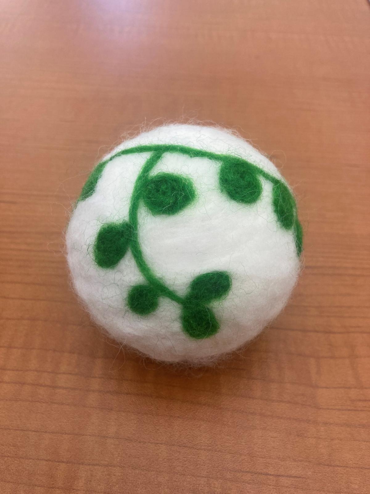 Dryer ball with wool felt decorations
